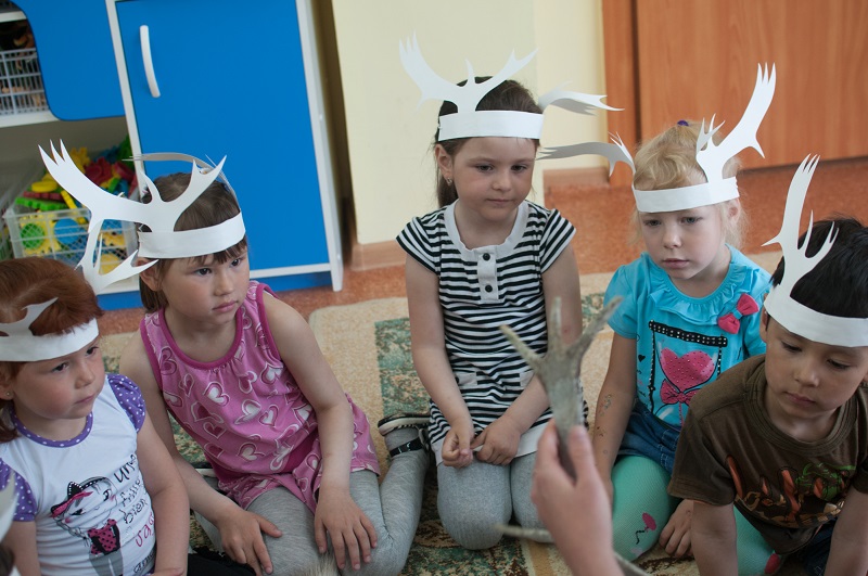 В детском саду малышам рассказали об оленях